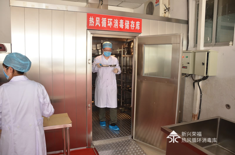 捍衛食品安全：新興榮福熱風(fēng)消毒庫引領(lǐng)餐飲消毒新風(fēng)尚