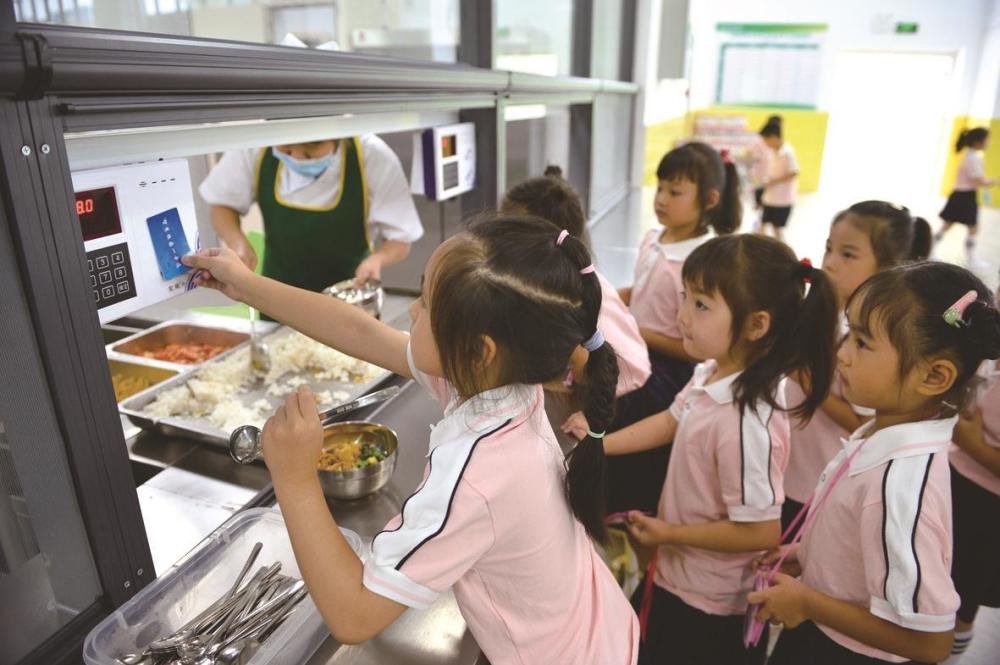 “中央廚房＋微廚房”，湖北這地區中小學(xué)的營(yíng)養午餐，值得全國推廣！
